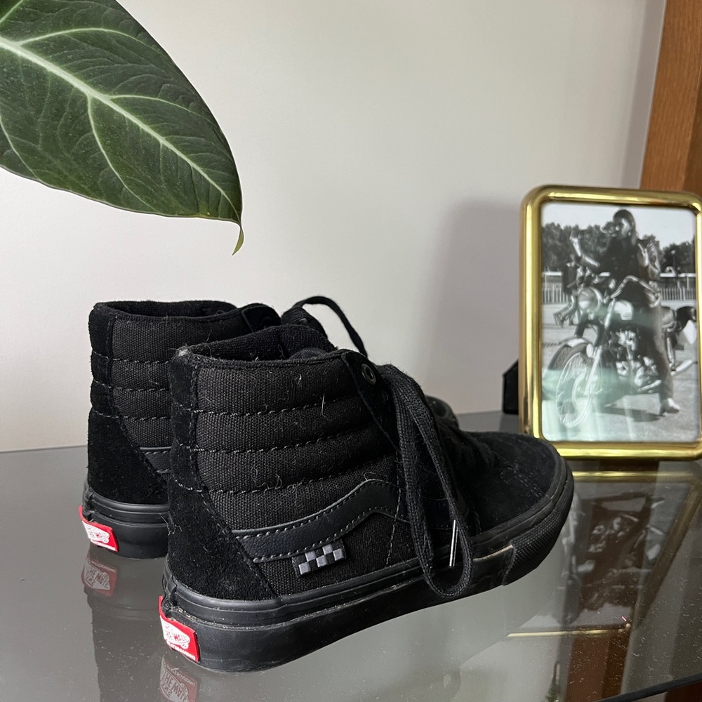 All black Vans sk8hi